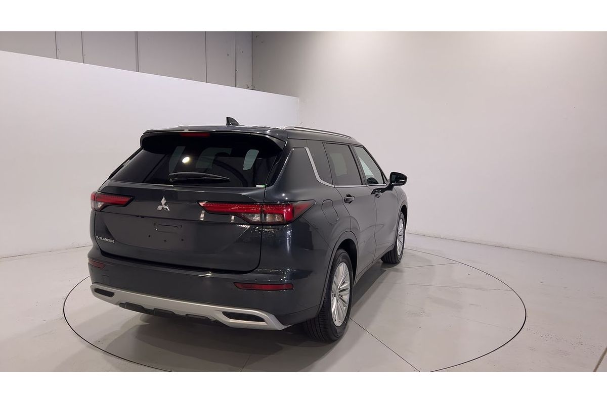 2023 Mitsubishi Outlander LS Black Edition ZM