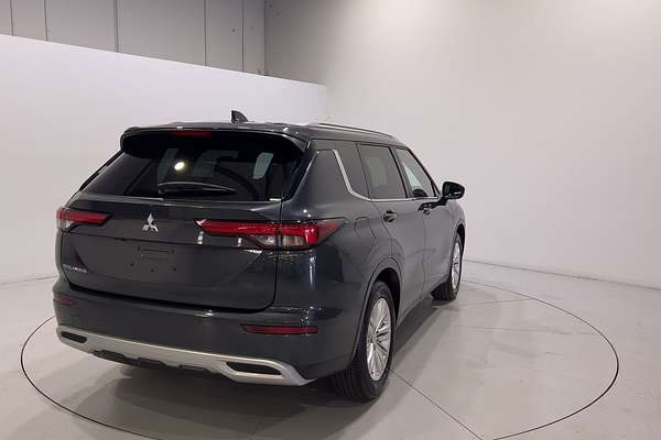 2023 Mitsubishi Outlander LS Black Edition ZM