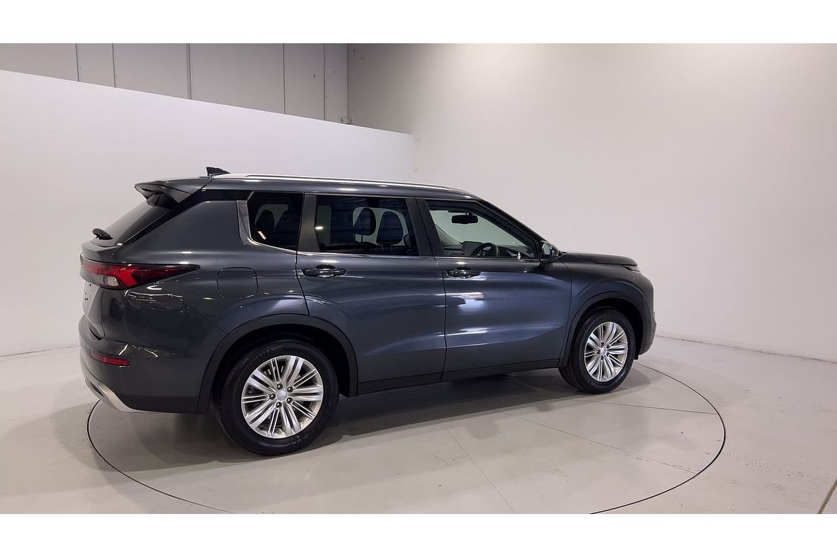2023 Mitsubishi Outlander LS Black Edition ZM