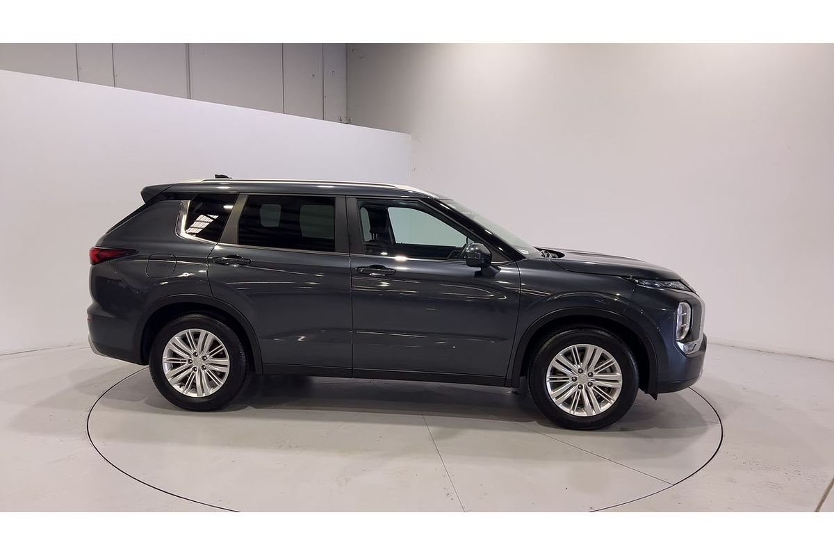 2023 Mitsubishi Outlander LS Black Edition ZM