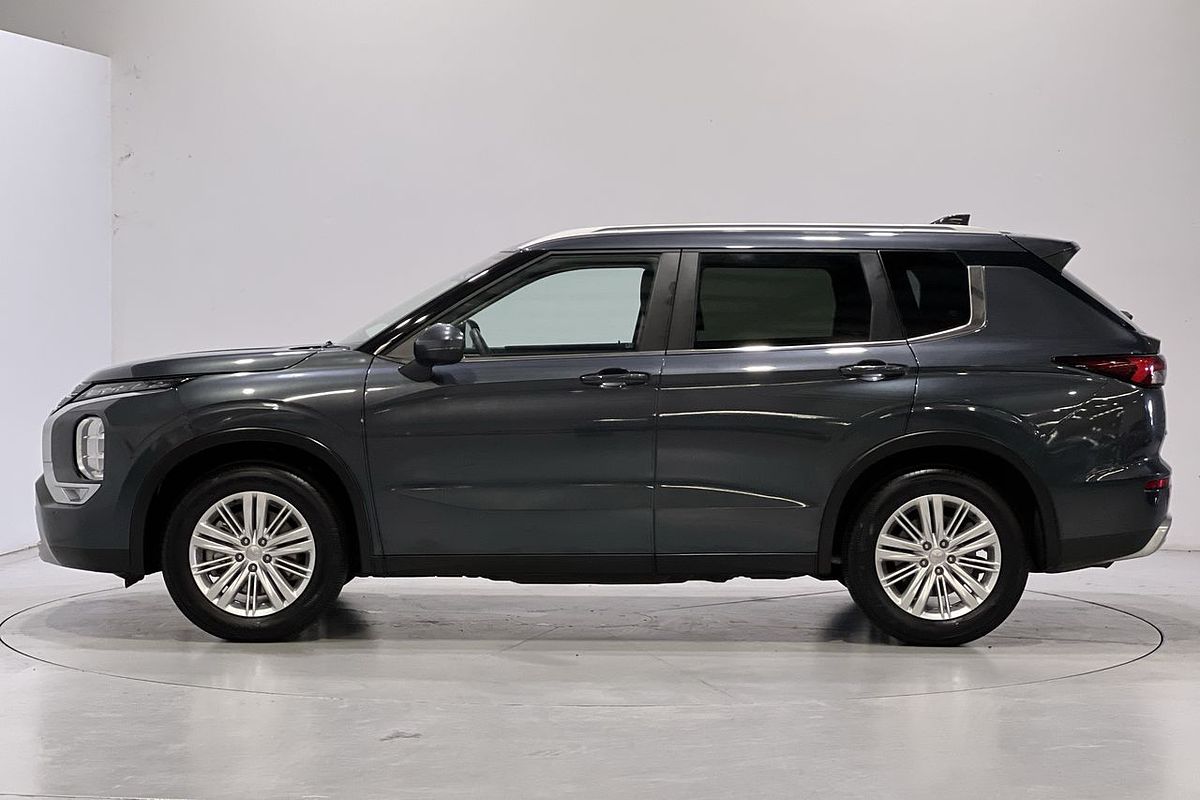 2023 Mitsubishi Outlander LS Black Edition ZM