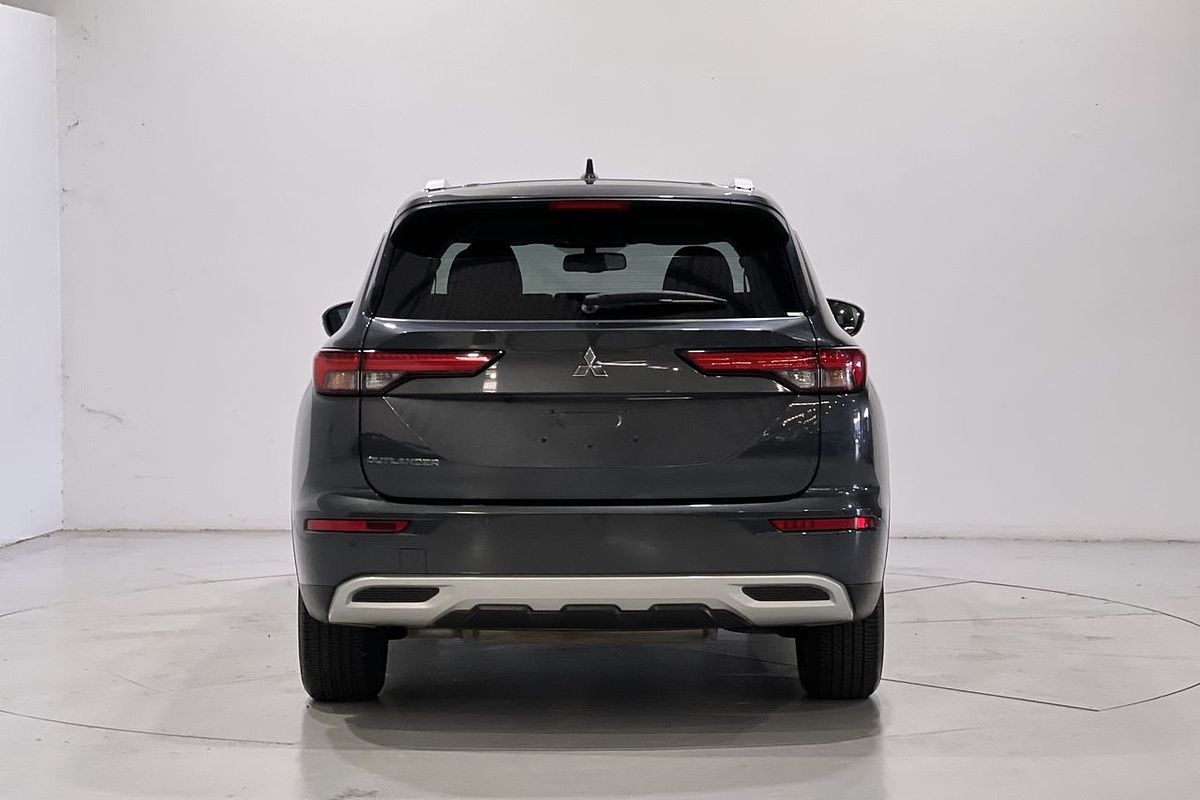 2023 Mitsubishi Outlander LS Black Edition ZM