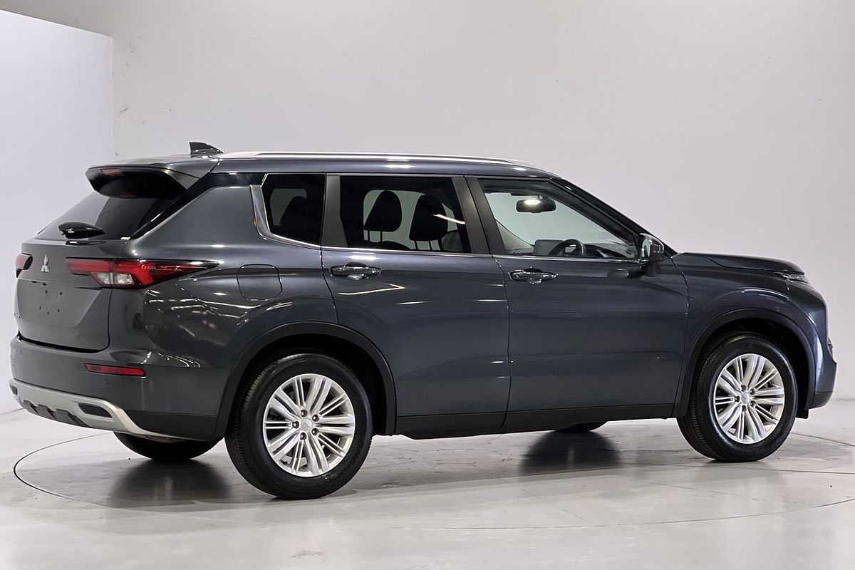 2023 Mitsubishi Outlander LS Black Edition ZM
