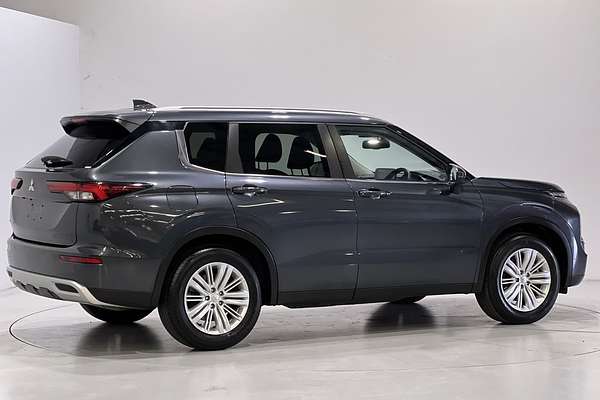 2023 Mitsubishi Outlander LS Black Edition ZM