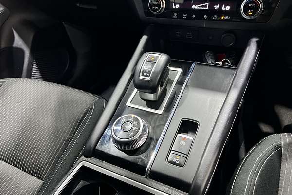 2023 Mitsubishi Outlander LS Black Edition ZM