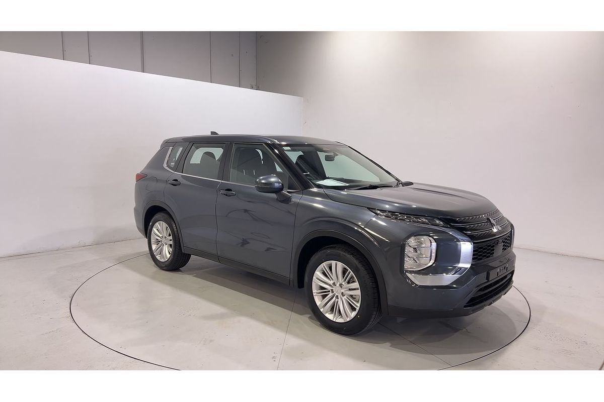 2023 Mitsubishi Outlander LS Black Edition ZM