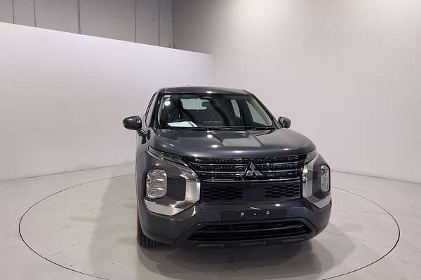 2023 Mitsubishi Outlander LS Black Edition ZM