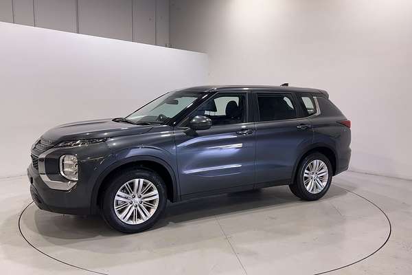 2023 Mitsubishi Outlander LS Black Edition ZM