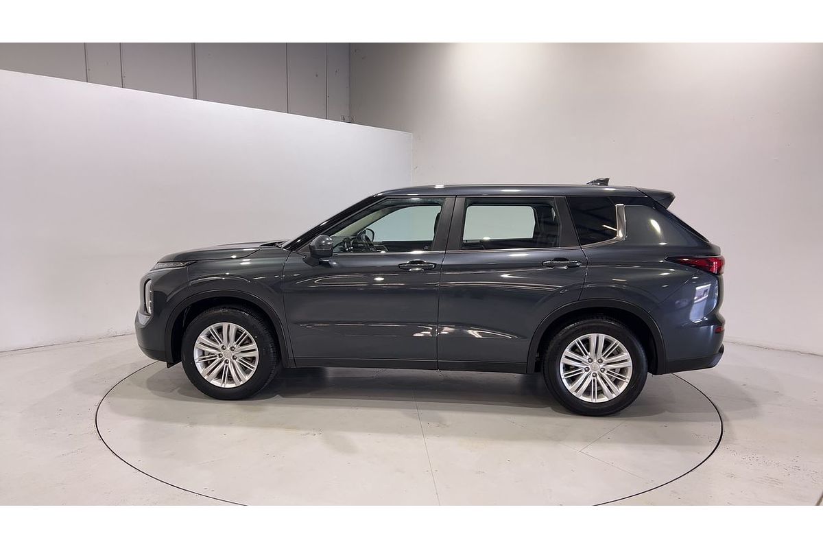 2023 Mitsubishi Outlander LS Black Edition ZM