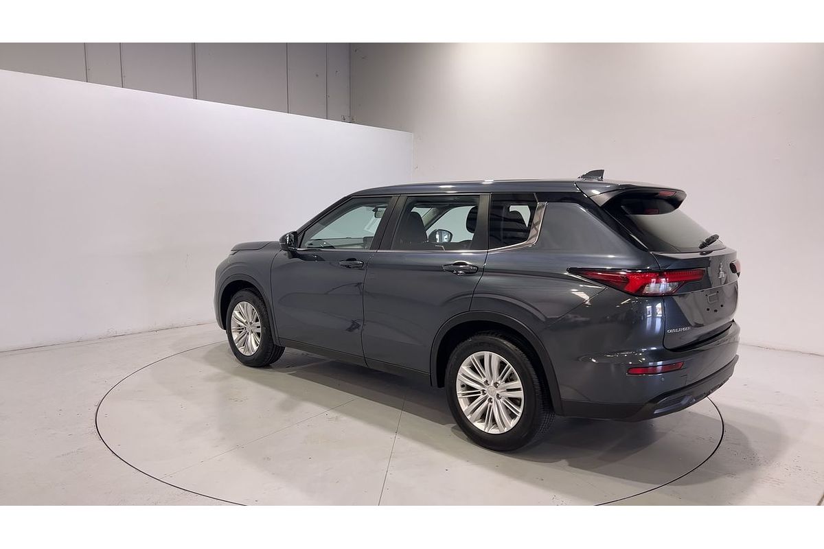 2023 Mitsubishi Outlander LS Black Edition ZM