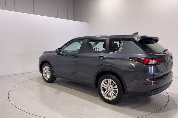 2023 Mitsubishi Outlander LS Black Edition ZM