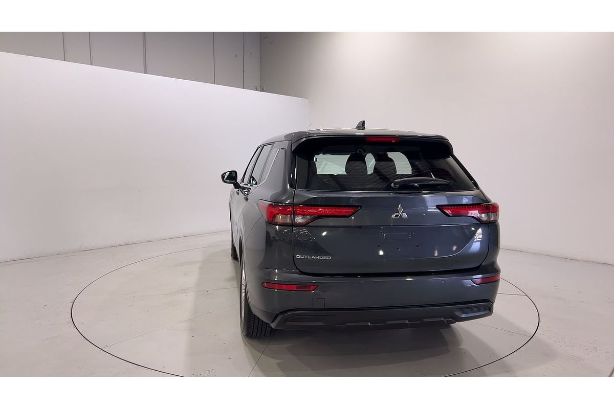 2023 Mitsubishi Outlander LS Black Edition ZM