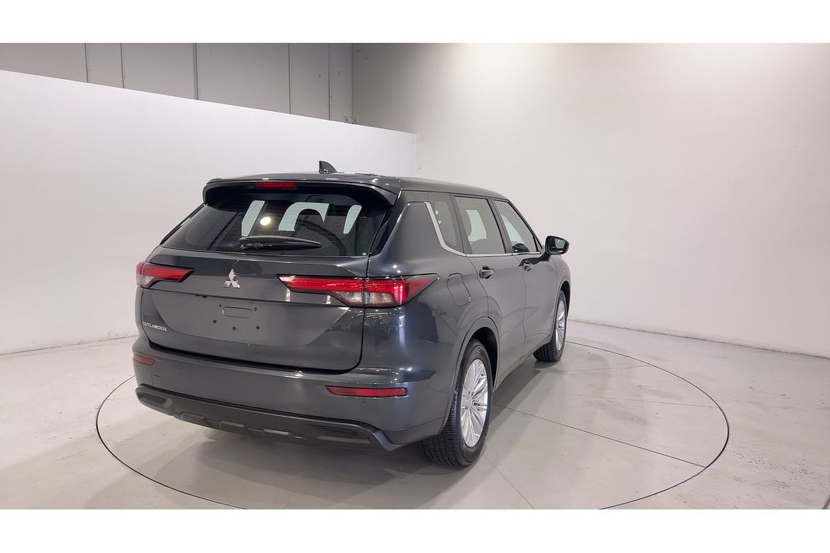 2023 Mitsubishi Outlander LS Black Edition ZM