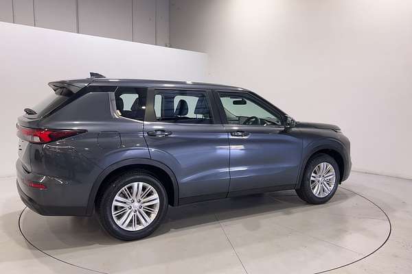 2023 Mitsubishi Outlander LS Black Edition ZM