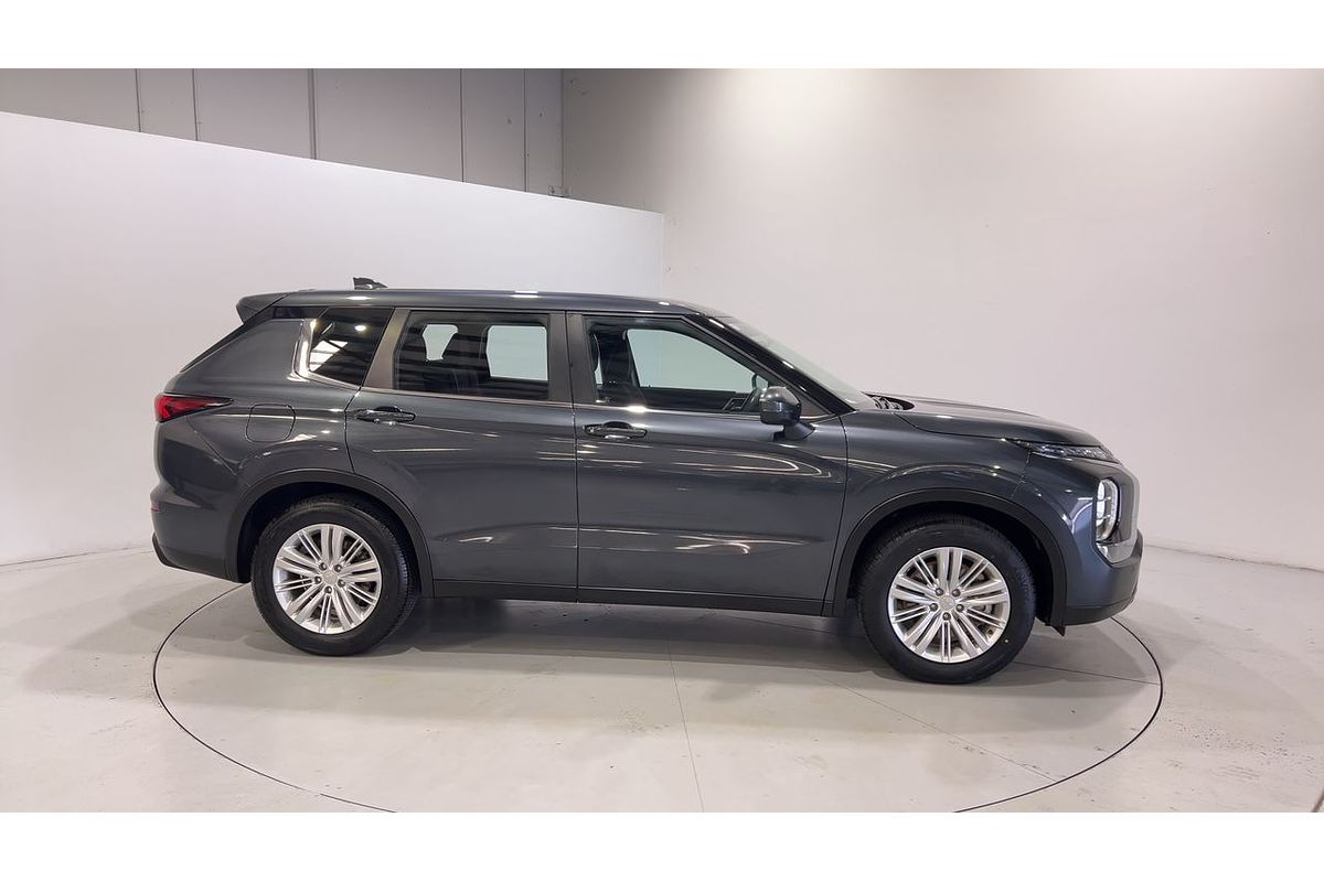 2023 Mitsubishi Outlander LS Black Edition ZM