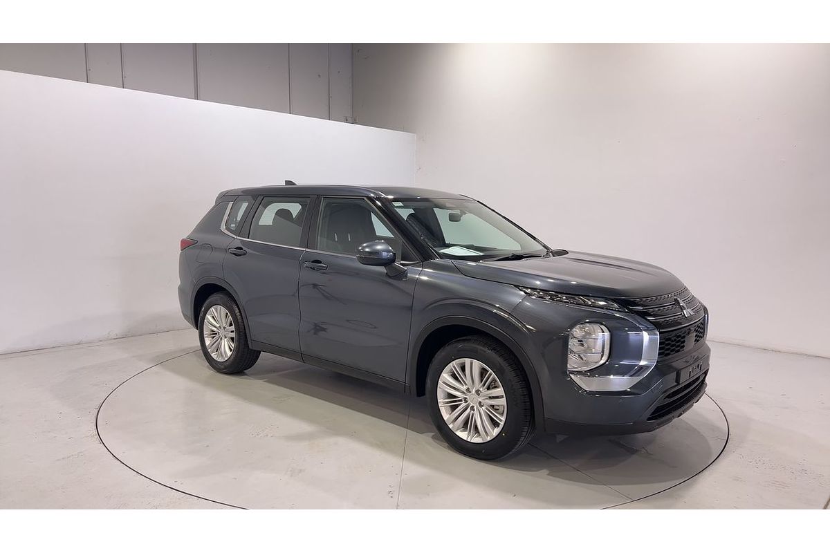 2023 Mitsubishi Outlander LS Black Edition ZM