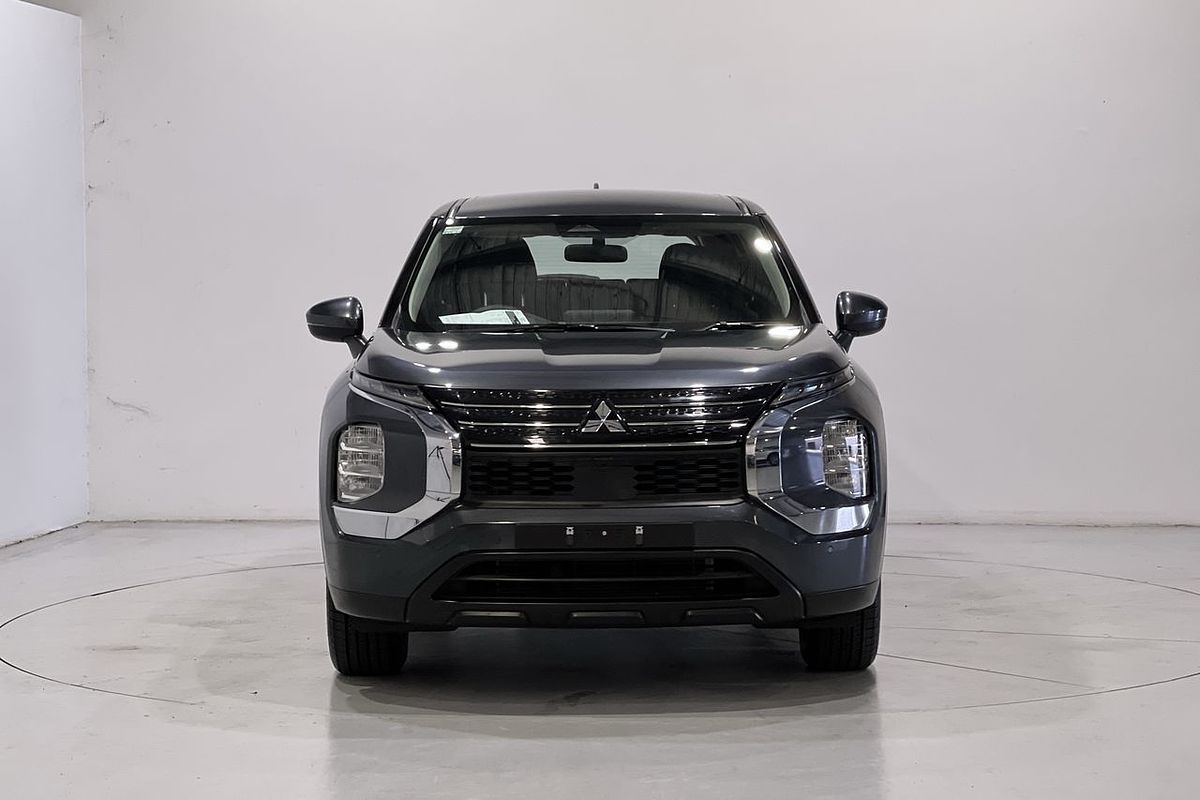 2023 Mitsubishi Outlander LS Black Edition ZM