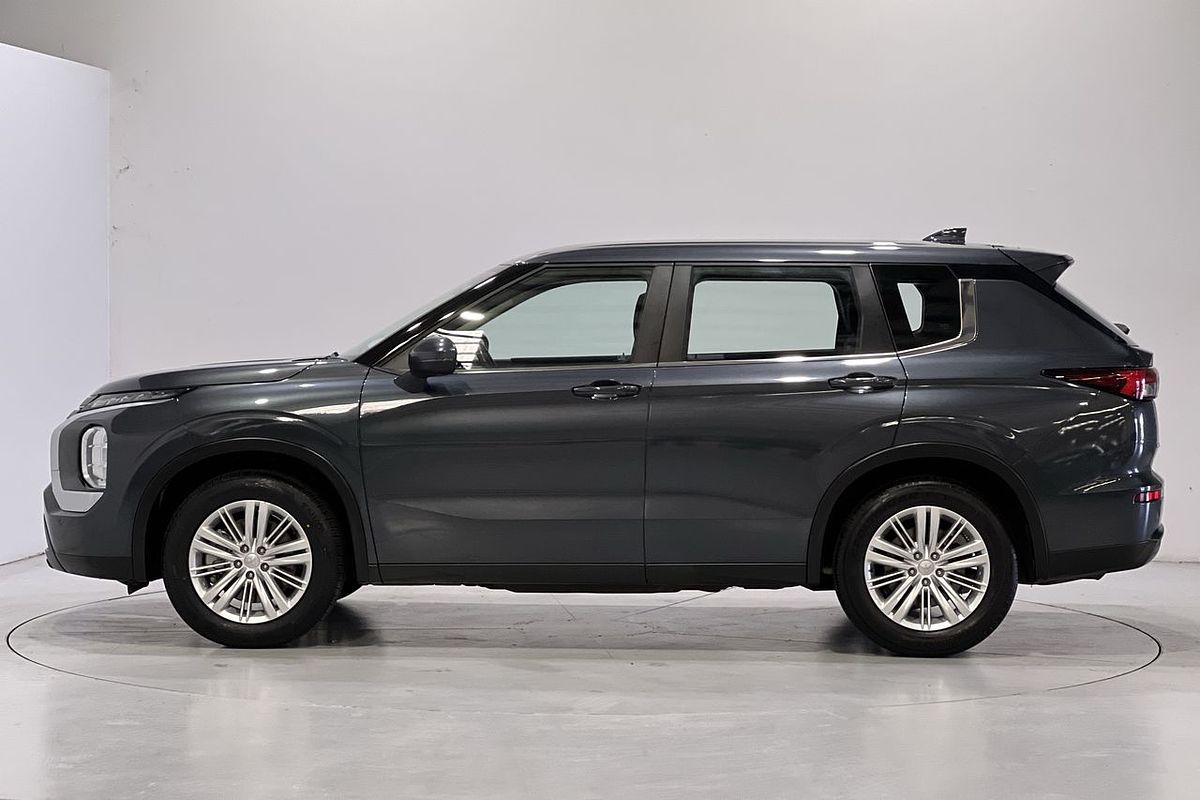 2023 Mitsubishi Outlander LS Black Edition ZM