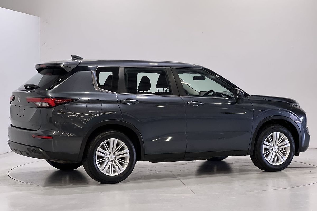 2023 Mitsubishi Outlander LS Black Edition ZM