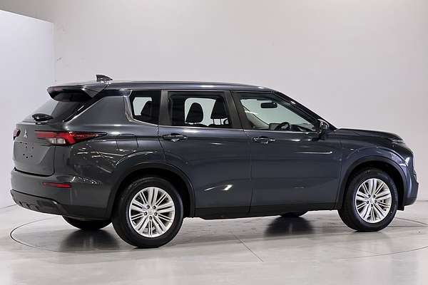 2023 Mitsubishi Outlander LS Black Edition ZM