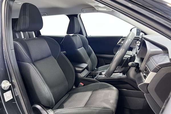 2023 Mitsubishi Outlander LS Black Edition ZM