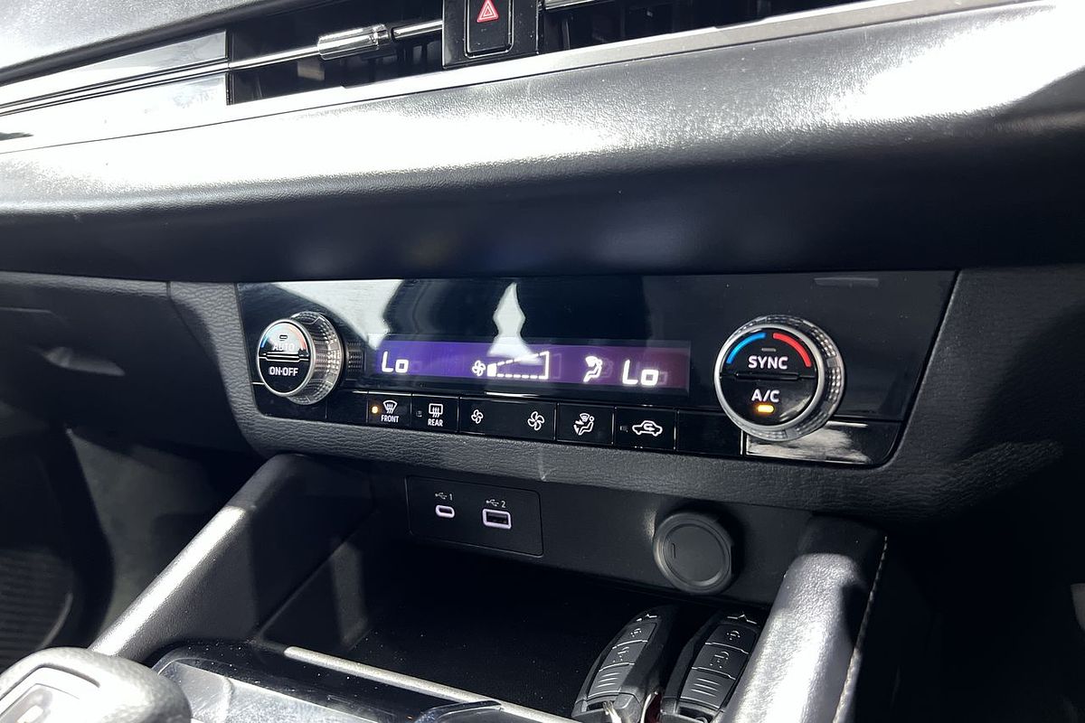2023 Mitsubishi Outlander LS Black Edition ZM