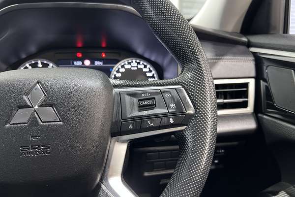 2023 Mitsubishi Outlander LS Black Edition ZM