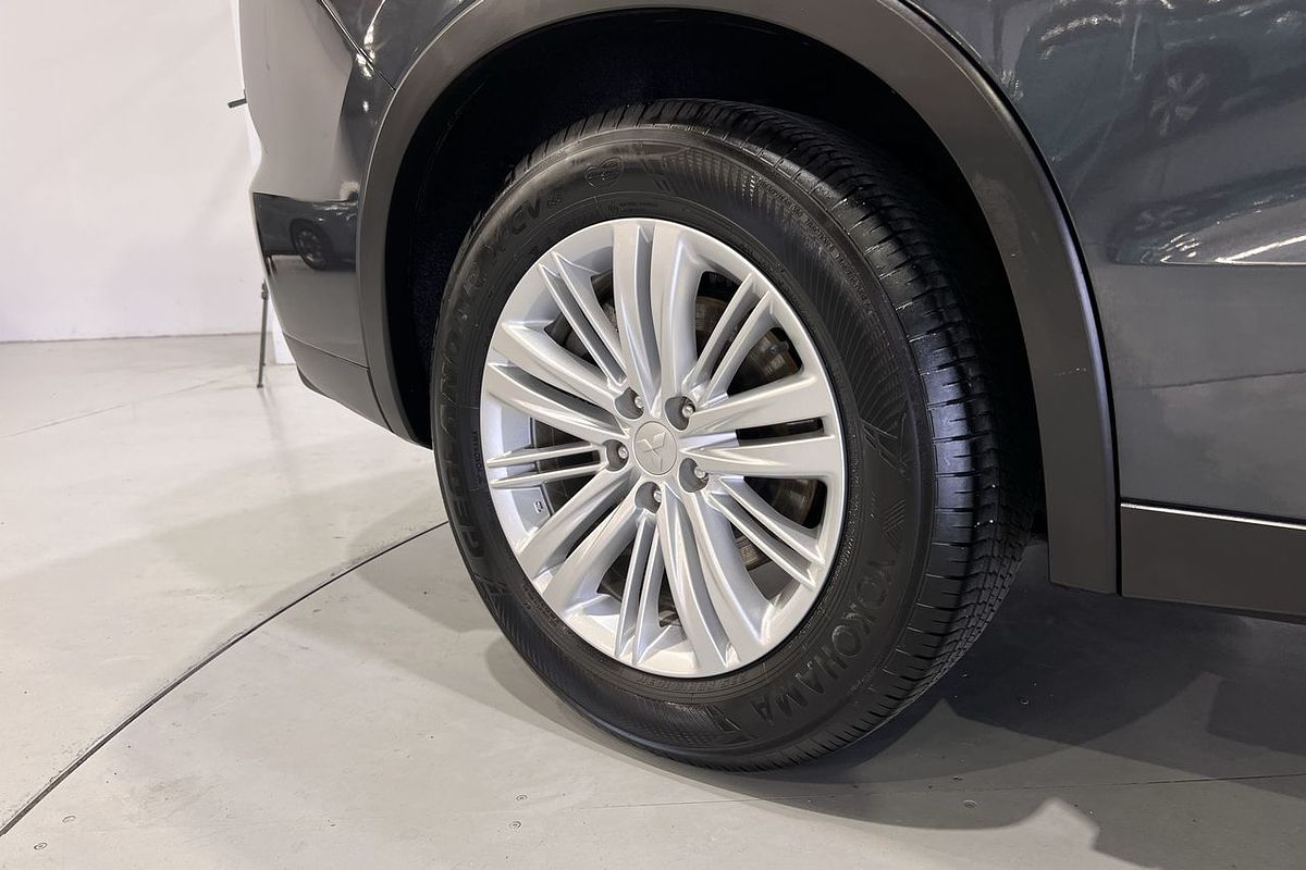 2023 Mitsubishi Outlander LS Black Edition ZM