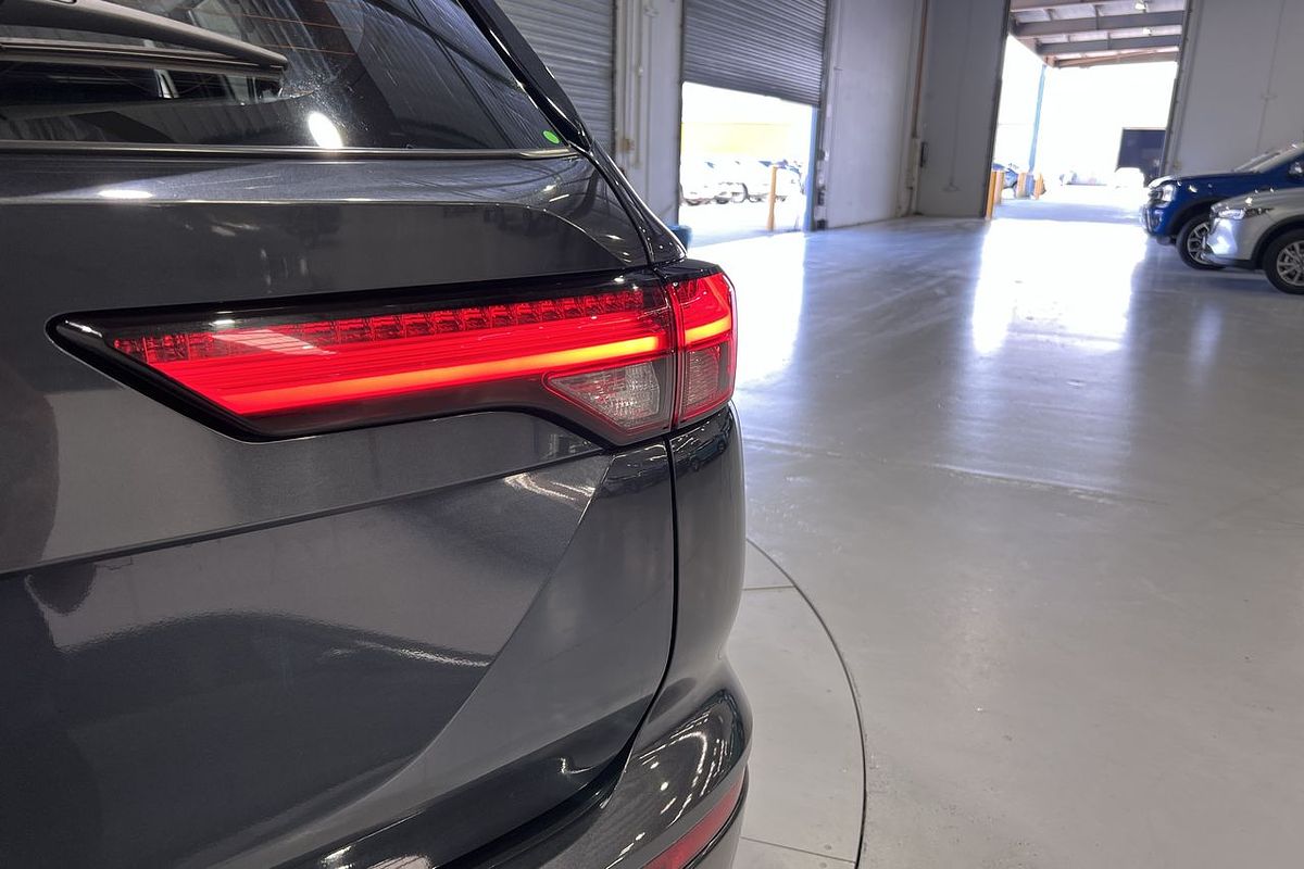 2023 Mitsubishi Outlander LS Black Edition ZM