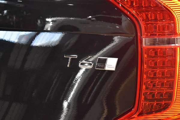 2020 Volvo XC90 T6 R-Design