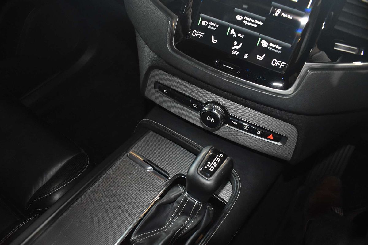 2020 Volvo XC90 T6 R-Design