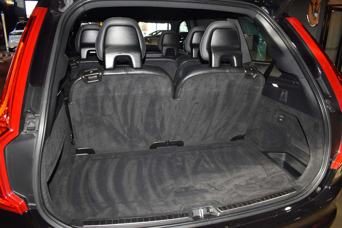 2020 Volvo XC90 T6 R-Design