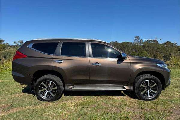 2016 Mitsubishi Pajero GLS NX
