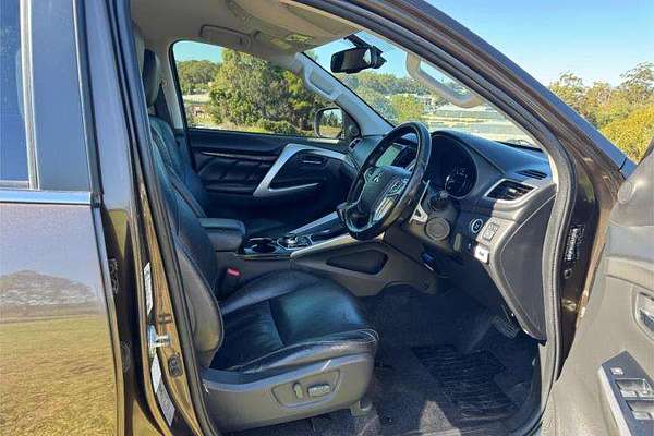 2016 Mitsubishi Pajero GLS NX