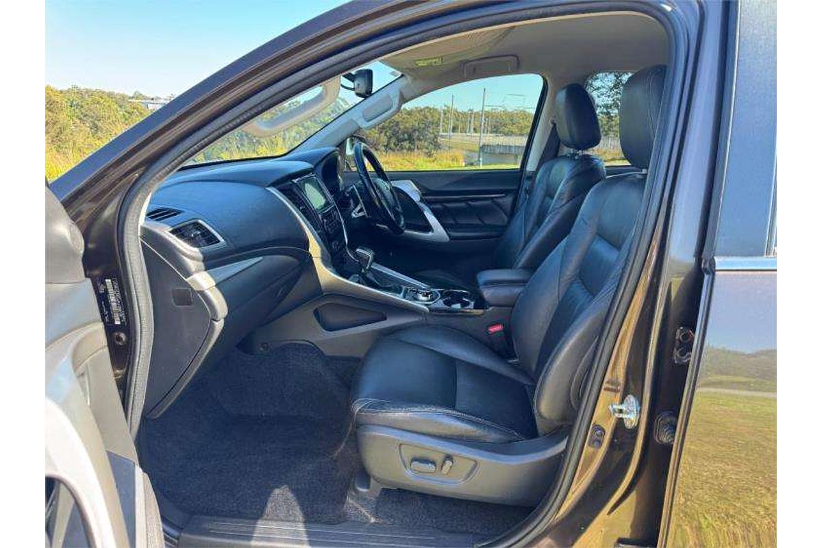 2016 Mitsubishi Pajero GLS NX