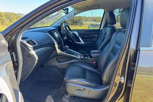 2016 Mitsubishi Pajero GLS NX