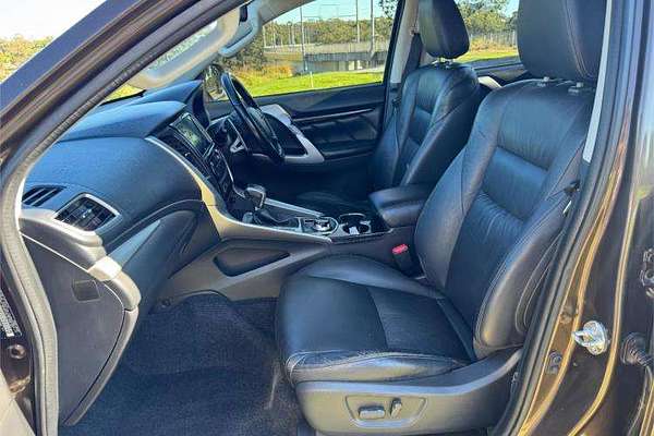 2016 Mitsubishi Pajero GLS NX