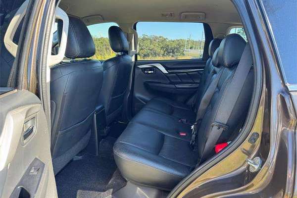 2016 Mitsubishi Pajero GLS NX