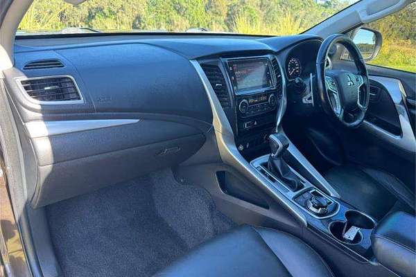 2016 Mitsubishi Pajero GLS NX