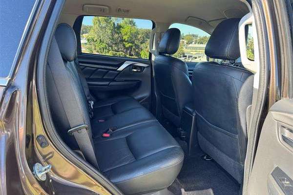 2016 Mitsubishi Pajero GLS NX