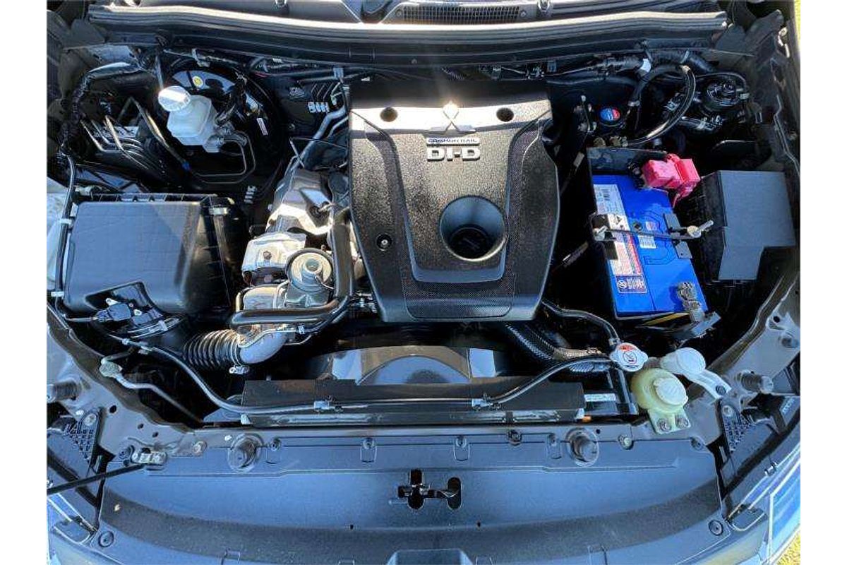 2016 Mitsubishi Pajero GLS NX