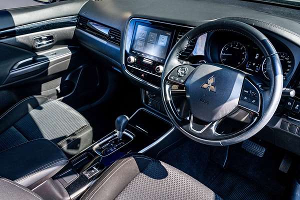 2021 Mitsubishi Outlander Ls 2.4P/Cvt