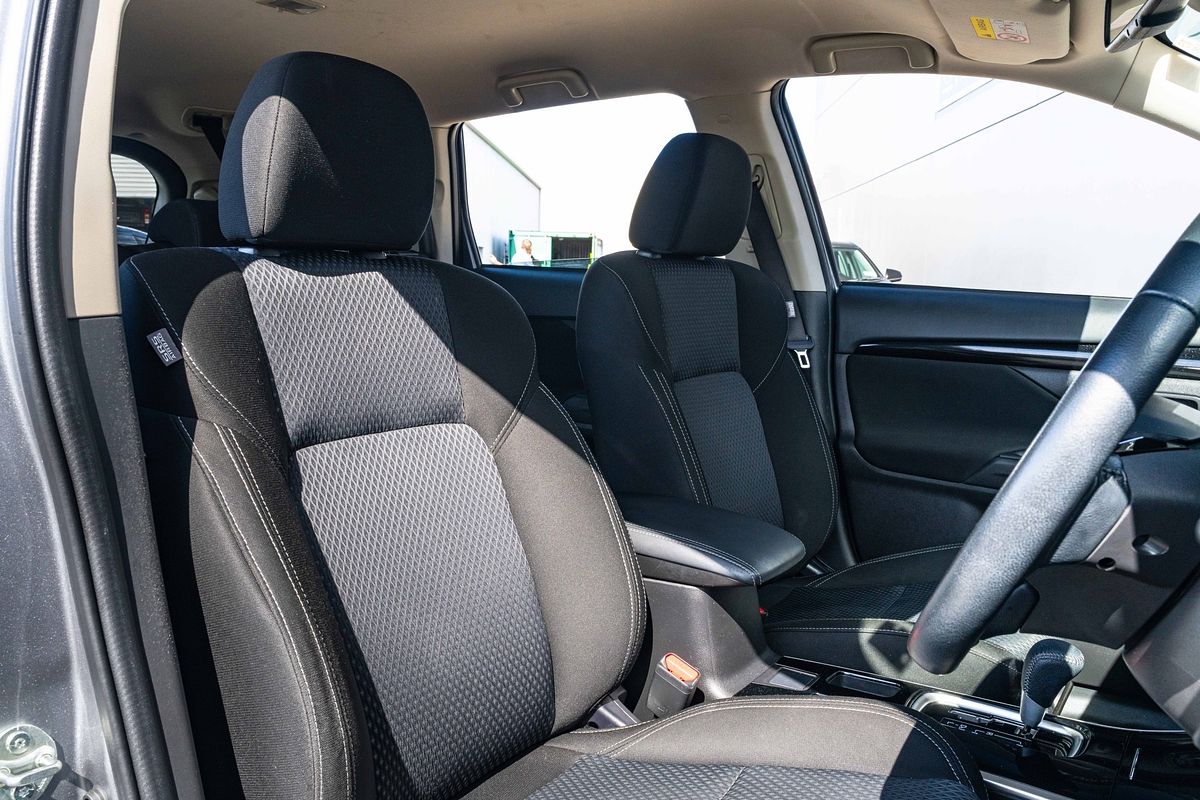 2021 Mitsubishi Outlander Ls 2.4P/Cvt