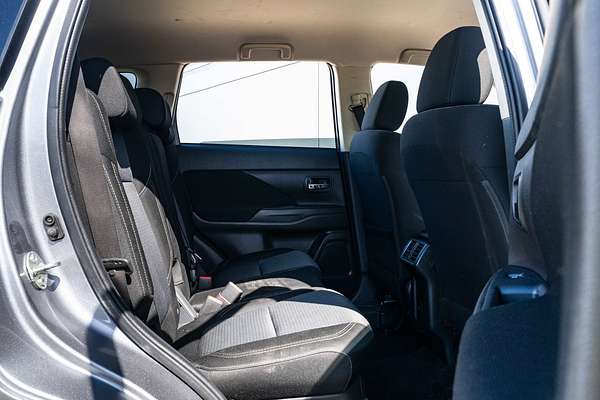 2021 Mitsubishi Outlander Ls 2.4P/Cvt