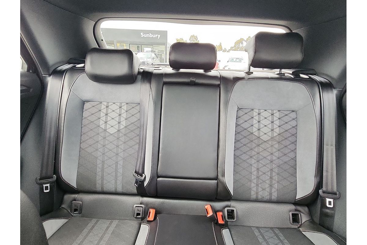 2023 Volkswagen T-Roc 140TSI R-Line D11