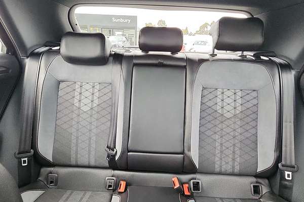 2023 Volkswagen T-Roc 140TSI R-Line D11