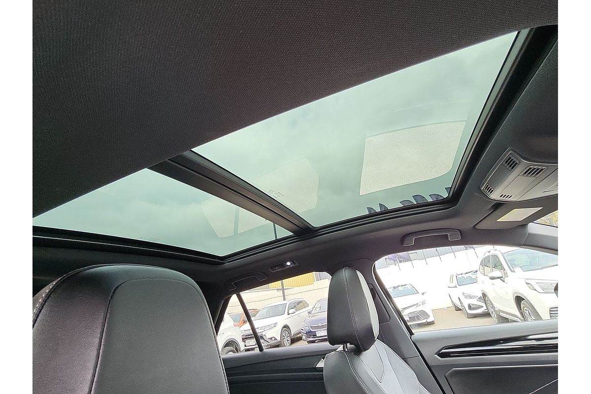 2023 Volkswagen T-Roc 140TSI R-Line D11