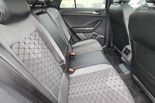 2023 Volkswagen T-Roc 140TSI R-Line D11