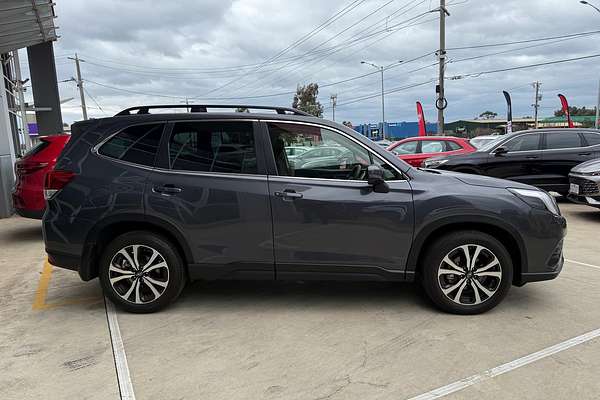 2022 Subaru Forester 2.5i Premium S5