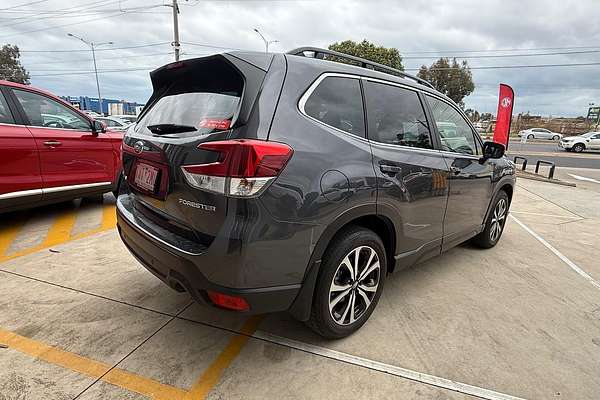 2022 Subaru Forester 2.5i Premium S5